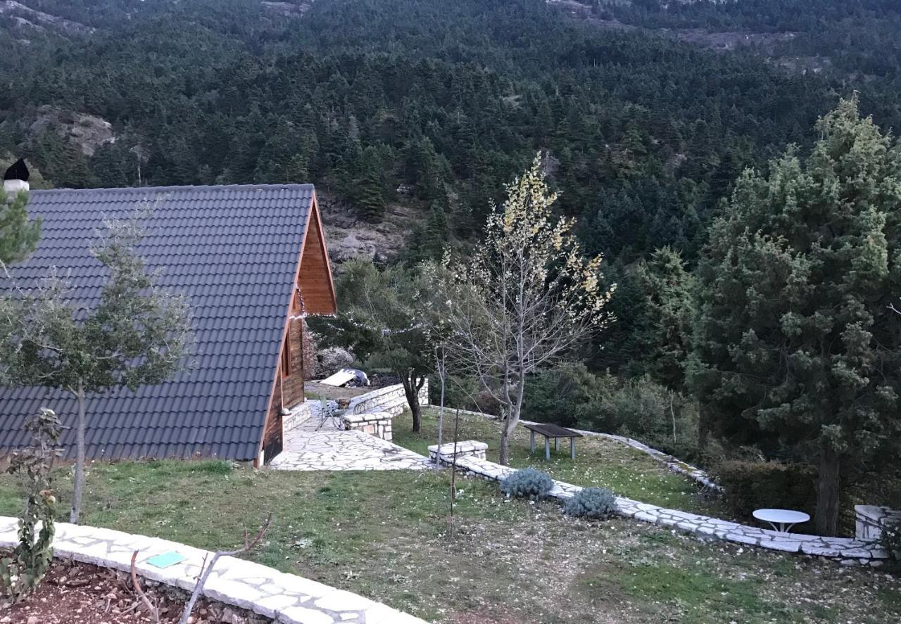 Chalet In The Forest Kalavryta Bagian luar foto